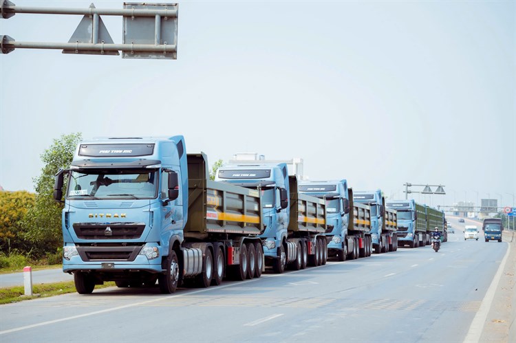 Bàn giao lô xe đầu kéo mooc ,cho công ty xi măng đại dương