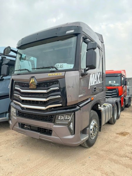 Xe Đầu Kéo HoWo Max 440hp Cầu Láp 2025